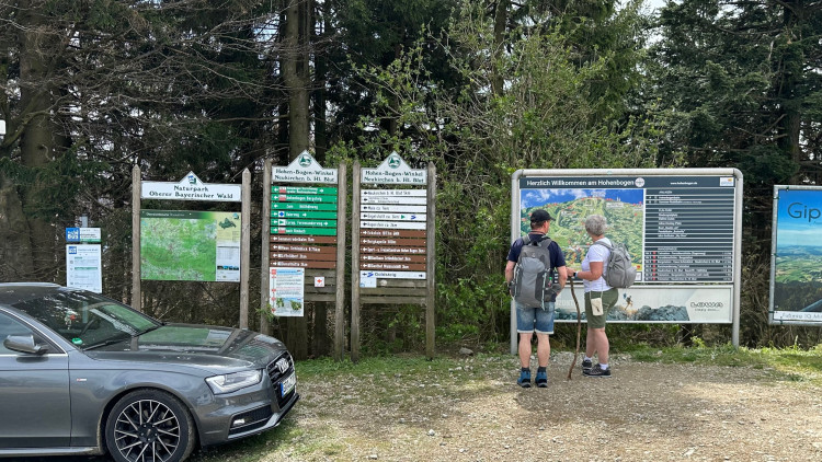 Odtud se dáte vlevo po sjezdovce dolů