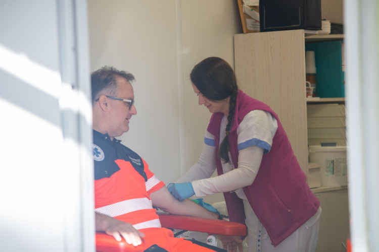 FOTOGALERIE: Pomoc na druhou. V Olomouci darovali krev záchranáři, hasiči, policisté i vojáci