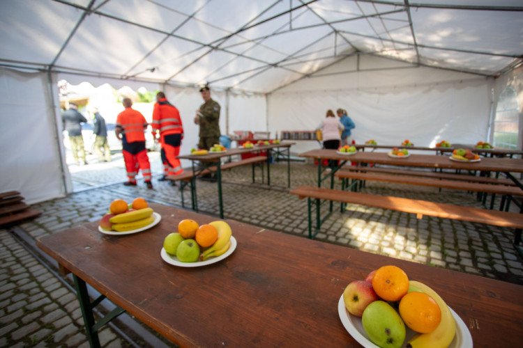 FOTOGALERIE: Pomoc na druhou. V Olomouci darovali krev záchranáři, hasiči, policisté i vojáci