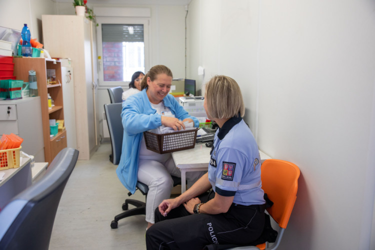 FOTOGALERIE: Pomoc na druhou. V Olomouci darovali krev záchranáři, hasiči, policisté i vojáci