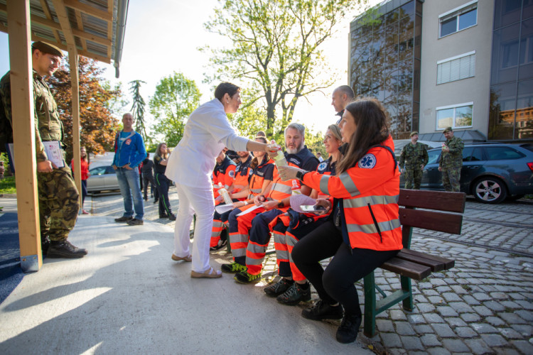 FOTOGALERIE: Pomoc na druhou. V Olomouci darovali krev záchranáři, hasiči, policisté i vojáci