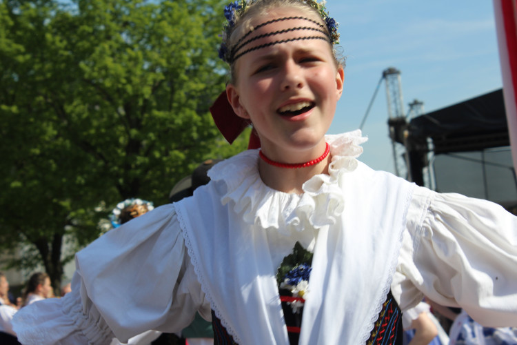 Májové slavnosti se zaplétáním máje v Jihlavě