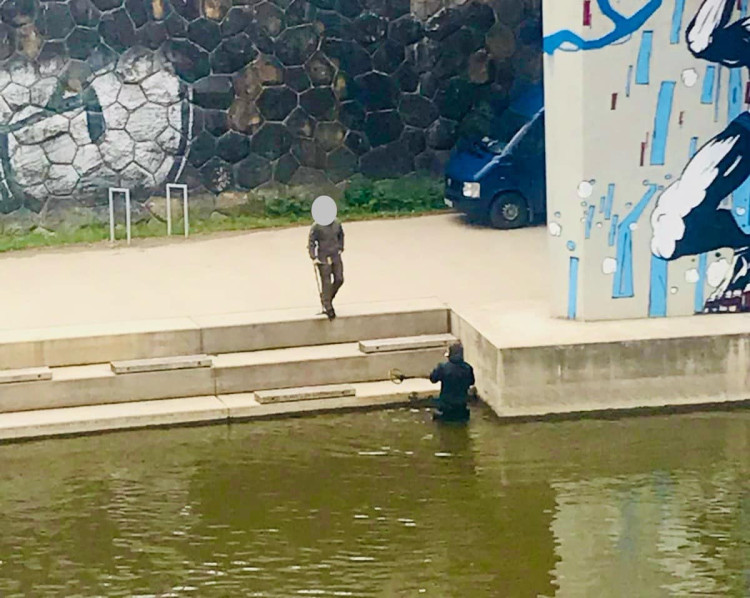 Police důkladně prohledává i širší okolí, zdroj: Policie ČR