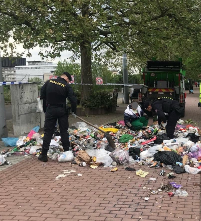 Police důkladně prohledává i širší okolí, zdroj: Policie ČR