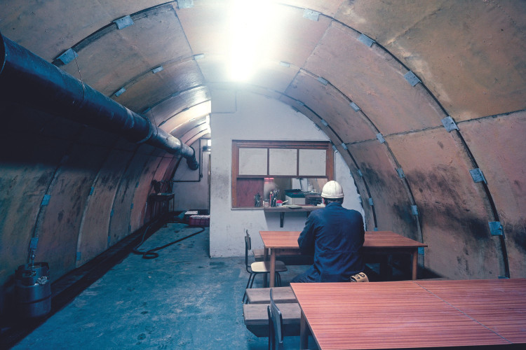 Metro B, stanice Invalidovna.