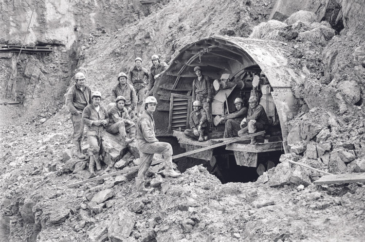 Mechanizovaný štít, 1975.