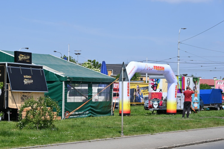 Ostrava před začátkem MS v hokeji: okolí arény se připravovalo na šampionát