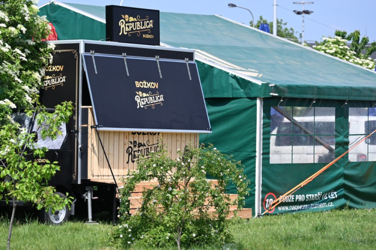 Ostrava před začátkem MS v hokeji: okolí arény se připravovalo na šampionát