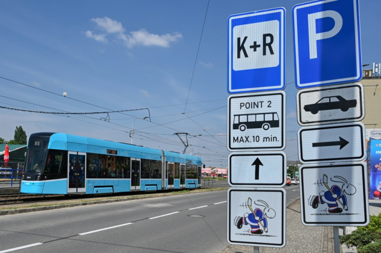 Ostrava před začátkem MS v hokeji: okolí arény se připravovalo na šampionát