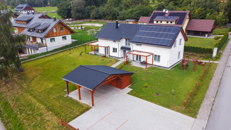 Reality 21. století. Bláznivý cirkus nebo promyšlená marketingová strategie? O tom si povíme s finančním a realitním makléřem Václavem Ovečkou