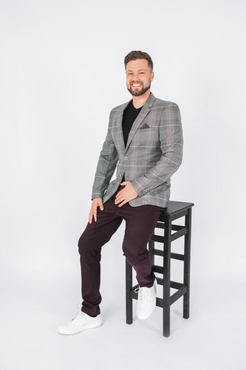 Reality 21. století. Bláznivý cirkus nebo promyšlená marketingová strategie? O tom si povíme s finančním a realitním makléřem Václavem Ovečkou