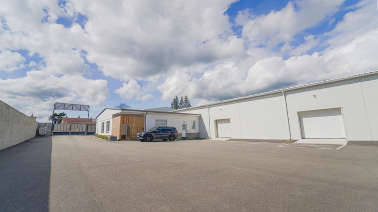 Reality 21. století. Bláznivý cirkus nebo promyšlená marketingová strategie? O tom si povíme s finančním a realitním makléřem Václavem Ovečkou