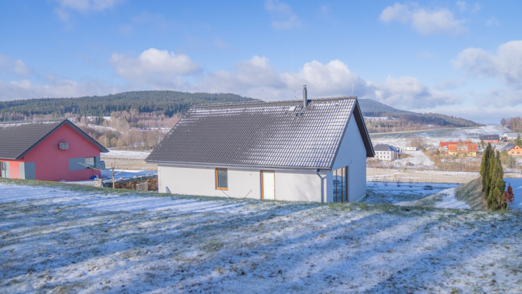 Reality 21. století. Bláznivý cirkus nebo promyšlená marketingová strategie? O tom si povíme s finančním a realitním makléřem Václavem Ovečkou