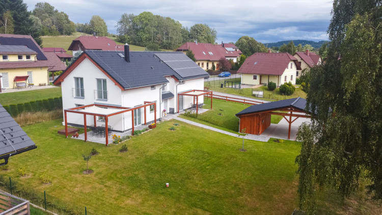 Reality 21. století. Bláznivý cirkus nebo promyšlená marketingová strategie? O tom si povíme s finančním a realitním makléřem Václavem Ovečkou