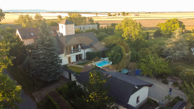 Reality 21. století. Bláznivý cirkus nebo promyšlená marketingová strategie? O tom si povíme s finančním a realitním makléřem Václavem Ovečkou