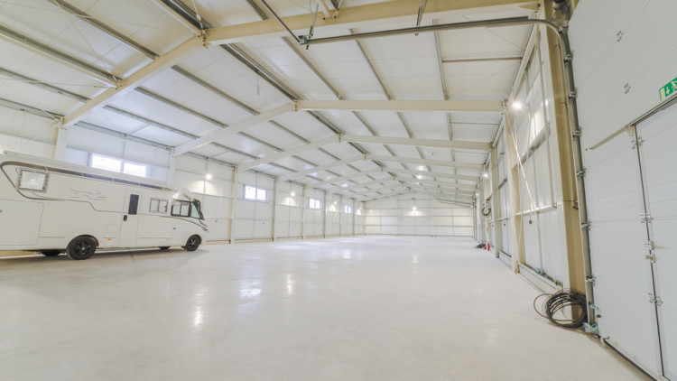 Reality 21. století. Bláznivý cirkus nebo promyšlená marketingová strategie? O tom si povíme s finančním a realitním makléřem Václavem Ovečkou