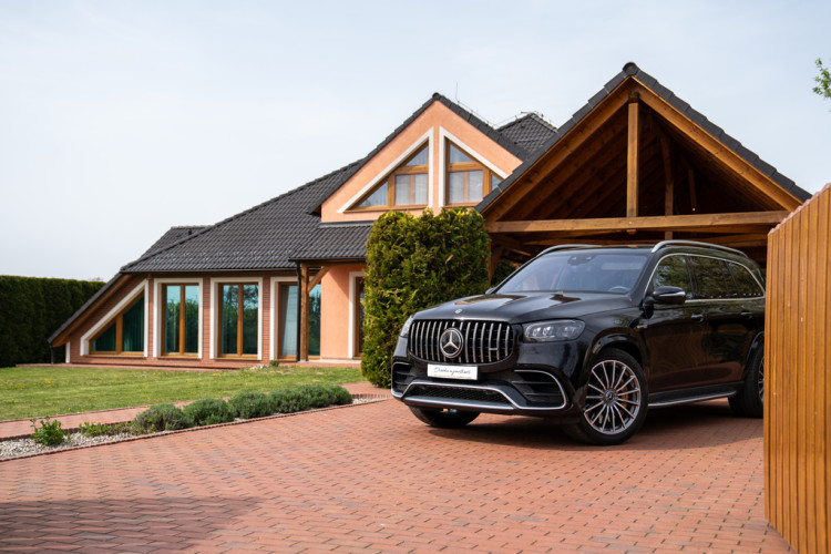 Reality 21. století. Bláznivý cirkus nebo promyšlená marketingová strategie? O tom si povíme s finančním a realitním makléřem Václavem Ovečkou