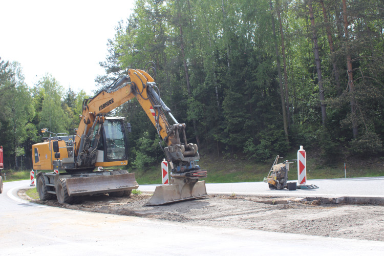Stavba okružní křižovatky na dálničním přivaděči