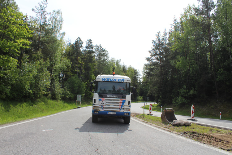 Stavba okružní křižovatky na dálničním přivaděči