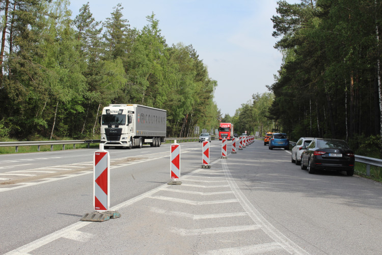 Stavba okružní křižovatky na dálničním přivaděči