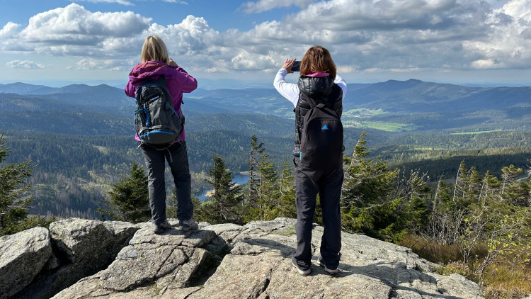 Pohled na Malé Javorské jezeru v vrcholku Velkého Javoru