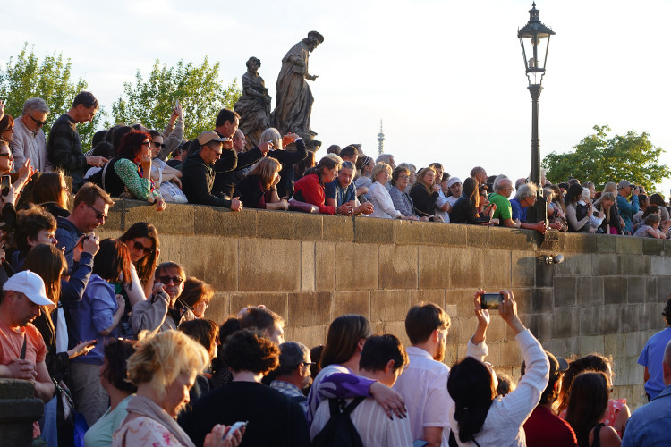 FOTOGALERIE: Vltavu křižovaly historické veslice. Plavba byla součástí Svatojánských slavností