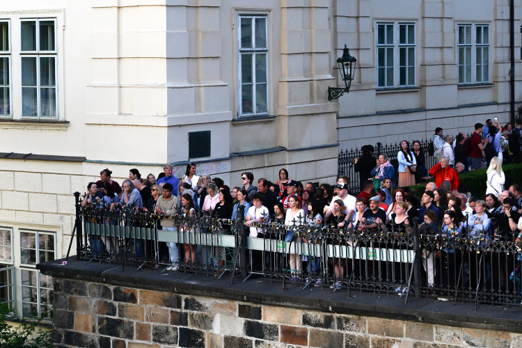 FOTOGALERIE: Vltavu křižovaly historické veslice. Plavba byla součástí Svatojánských slavností