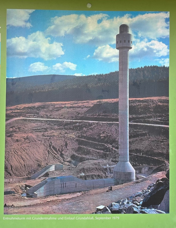 Takto vypadala stavba nádrže