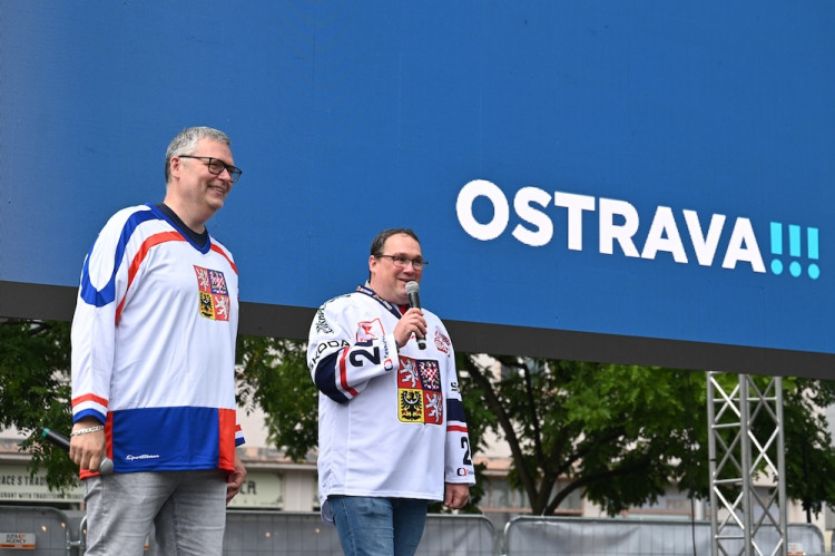 Češi! Ještě jeden! Masarykovo náměstí zářilo radostí