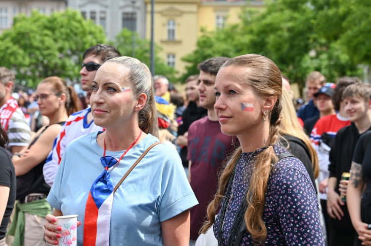 Češi! Ještě jeden! Masarykovo náměstí zářilo radostí