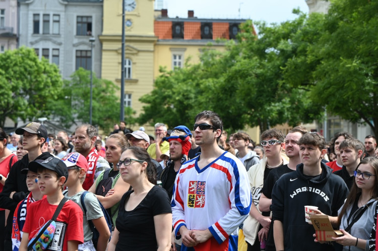 Češi! Ještě jeden! Masarykovo náměstí zářilo radostí