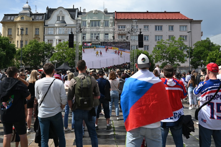 Češi! Ještě jeden! Masarykovo náměstí zářilo radostí