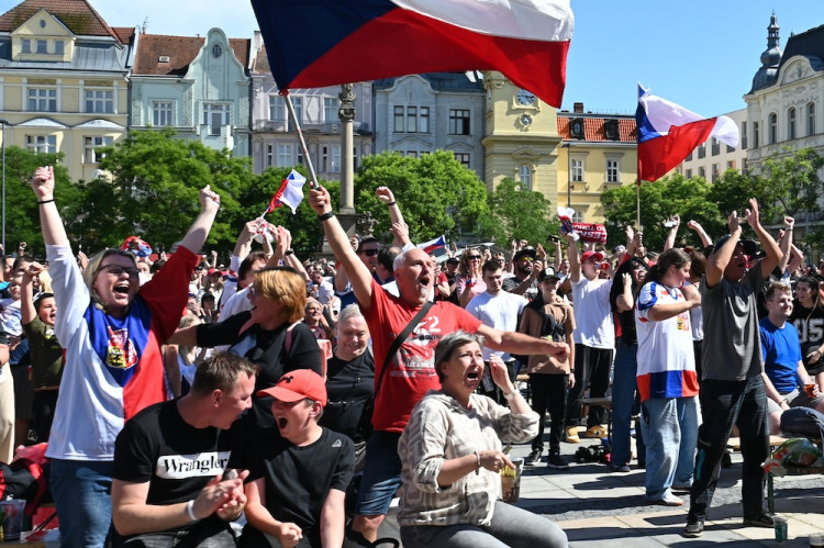 Češi! Ještě jeden! Masarykovo náměstí zářilo radostí