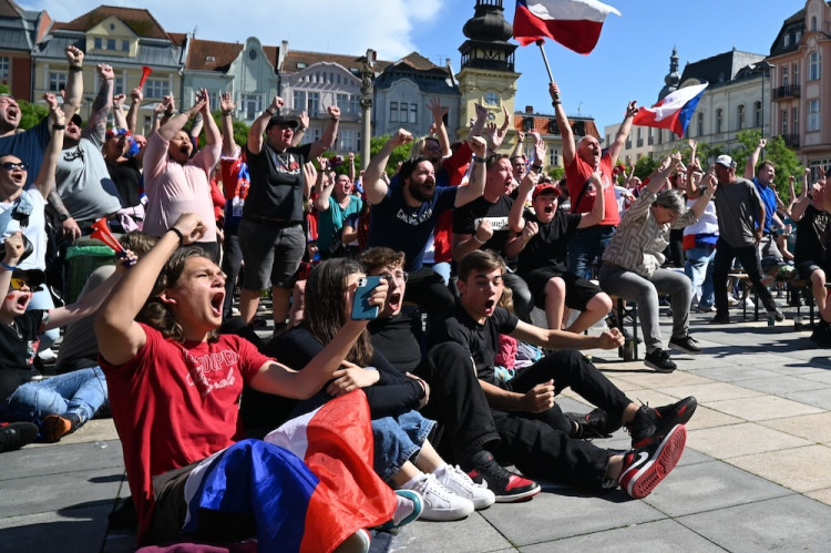 Češi! Ještě jeden! Masarykovo náměstí zářilo radostí