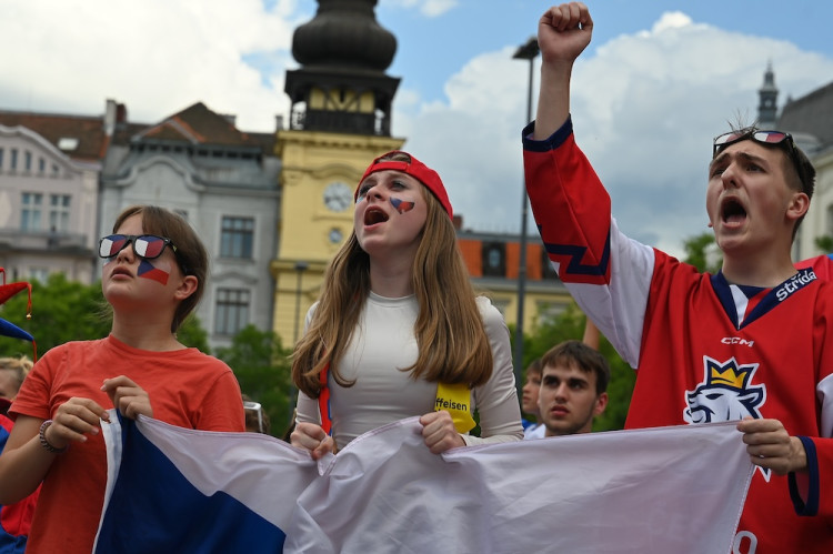 Češi! Ještě jeden! Masarykovo náměstí zářilo radostí