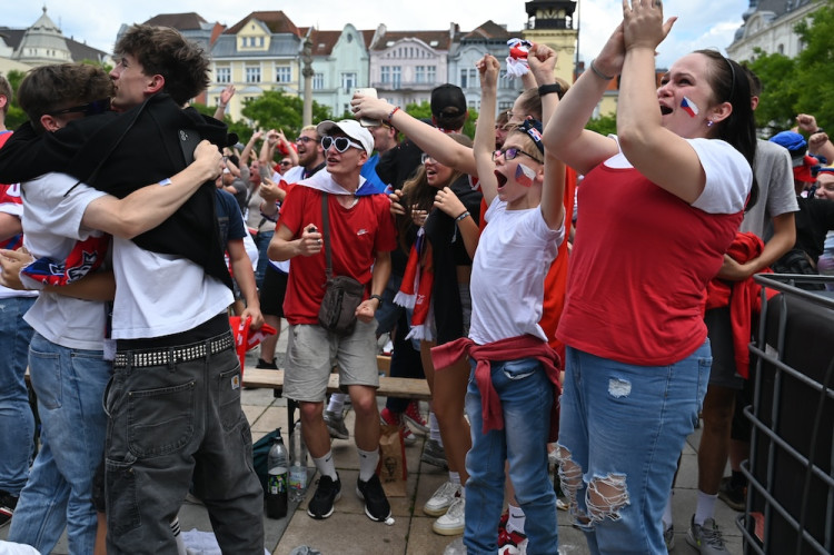 Češi! Ještě jeden! Masarykovo náměstí zářilo radostí