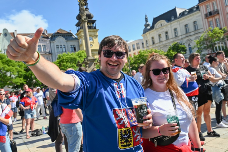 Češi! Ještě jeden! Masarykovo náměstí zářilo radostí