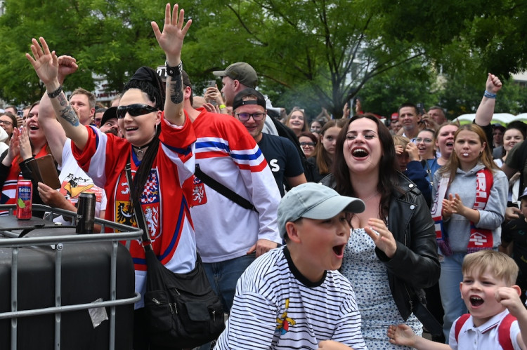 Češi! Ještě jeden! Masarykovo náměstí zářilo radostí