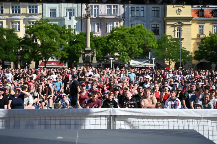 Češi! Ještě jeden! Masarykovo náměstí zářilo radostí