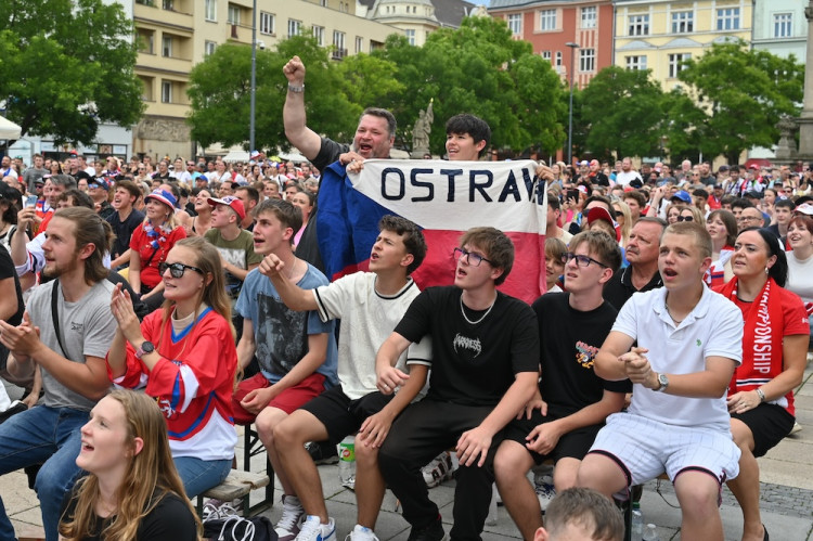 Češi! Ještě jeden! Masarykovo náměstí zářilo radostí
