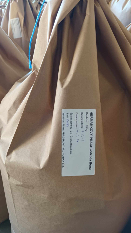 FOTOGALERIE: Jablka a byliny. Kofola rozvíjí sady na Šumpersku