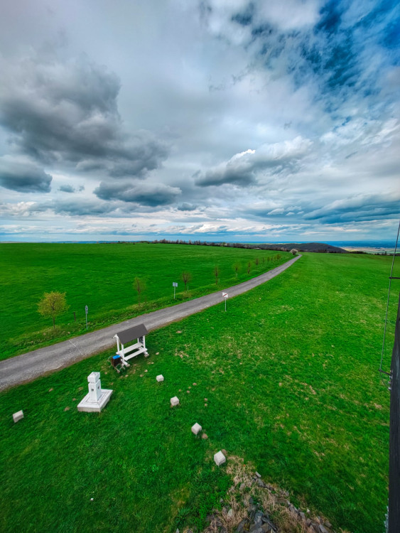 FOTOGALERIE: Důl, studánka, vyhlídkové místo s lehátkem a venkovní geologická expozice