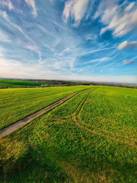 FOTOGALERIE: Důl, studánka, vyhlídkové místo s lehátkem a venkovní geologická expozice