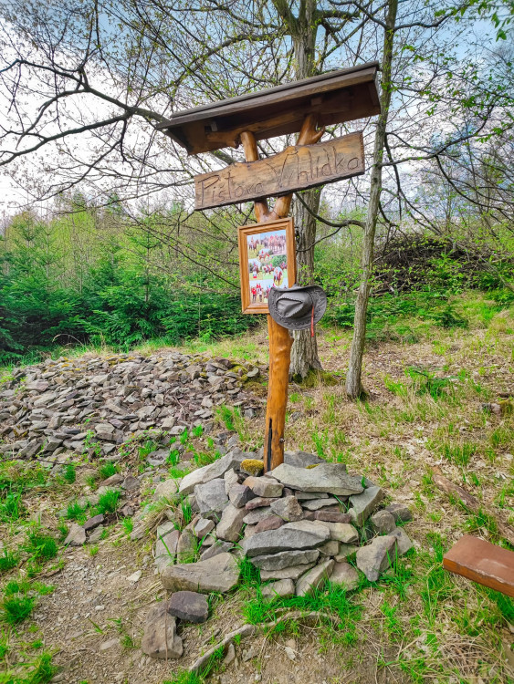FOTOGALERIE: Důl, studánka, vyhlídkové místo s lehátkem a venkovní geologická expozice