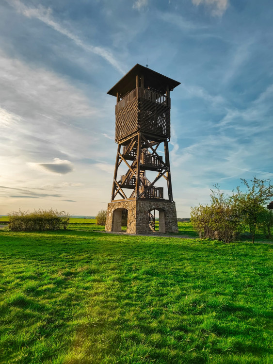 FOTOGALERIE: Důl, studánka, vyhlídkové místo s lehátkem a venkovní geologická expozice