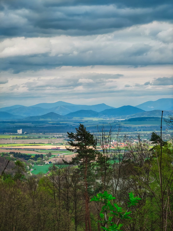 FOTOGALERIE: Důl, studánka, vyhlídkové místo s lehátkem a venkovní geologická expozice