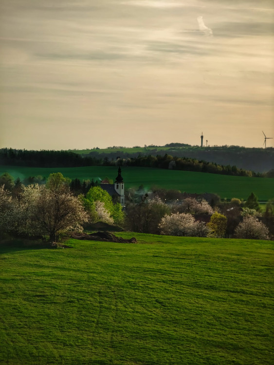 FOTOGALERIE: Důl, studánka, vyhlídkové místo s lehátkem a venkovní geologická expozice