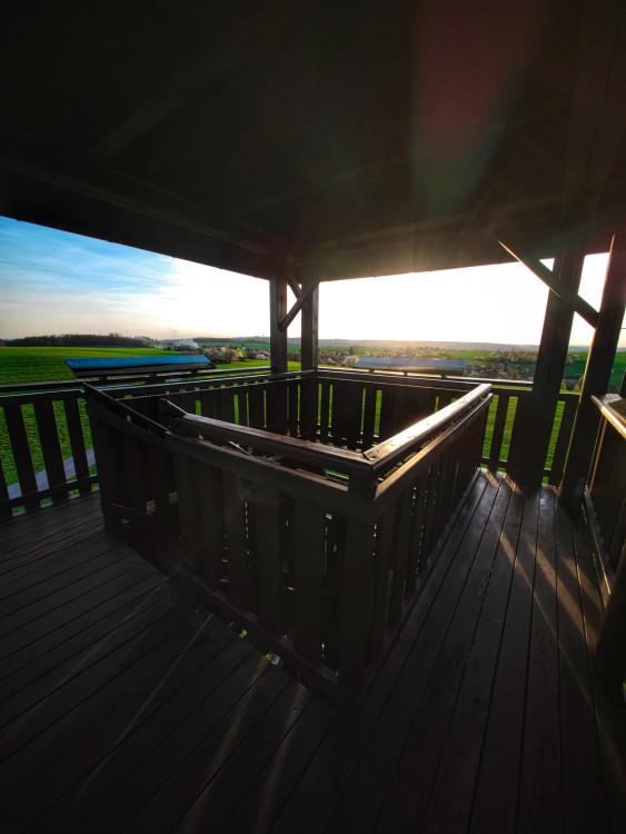 FOTOGALERIE: Důl, studánka, vyhlídkové místo s lehátkem a venkovní geologická expozice