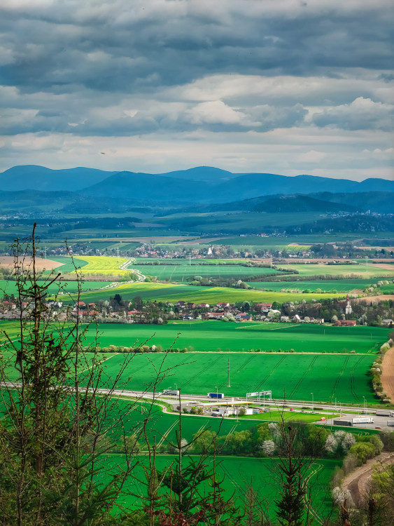 FOTOGALERIE: Důl, studánka, vyhlídkové místo s lehátkem a venkovní geologická expozice