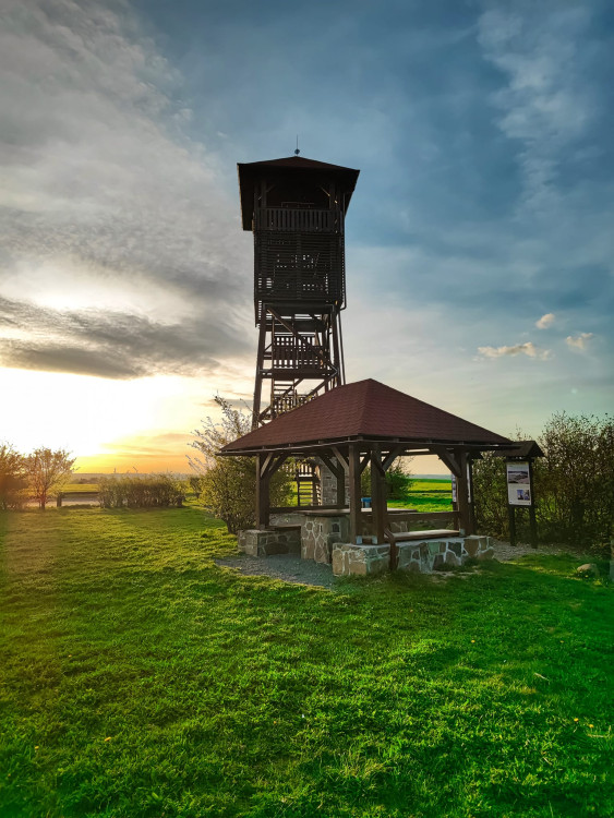 FOTOGALERIE: Důl, studánka, vyhlídkové místo s lehátkem a venkovní geologická expozice